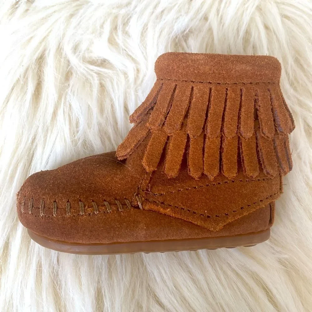 Minnetonka baby fringe booties Size 1 with zip up - New w/o tag